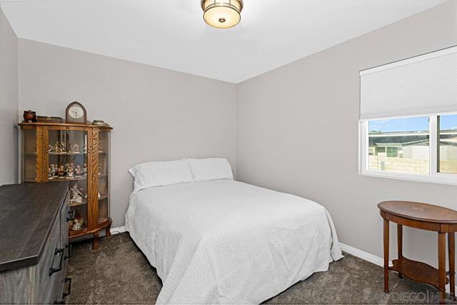 560 Deep Dell Rd, San Diego CA: https://media.crmls.org/mediaz/647d47ad-8303-4535-8a67-7316bf93b79a.jpg
