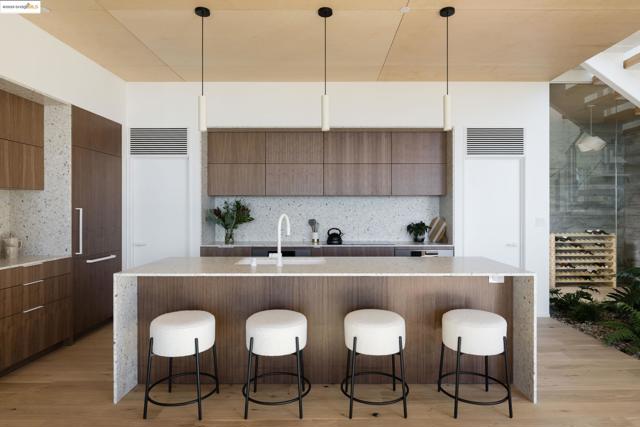 1136 Keith Ave, Berkeley CA: https://media.crmls.org/mediaz/647da000-5e99-4512-933e-74164446ebc3.jpg