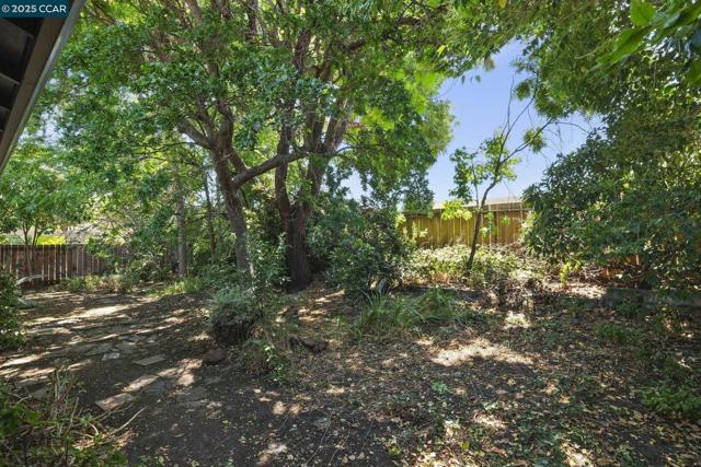 2054 Newton Way, Concord CA: https://media.crmls.org/mediaz/647da504-6ef8-4c23-8bf2-5cf980612956.jpg