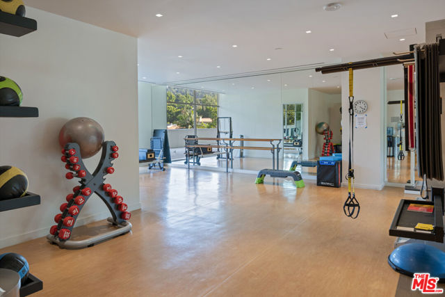 Image 17 of 22 For 9255 Doheny Road 1101