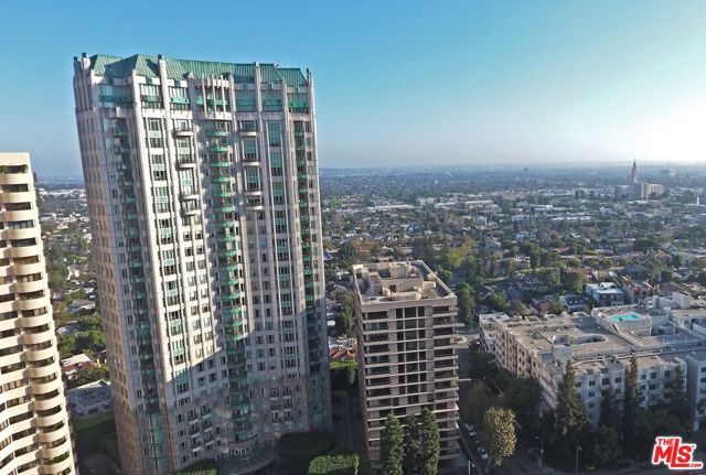 10580 Wilshire Boulevard, Los Angeles CA: https://media.crmls.org/mediaz/647eb8ca-e723-4e86-99e1-e873cf559fcf.jpg