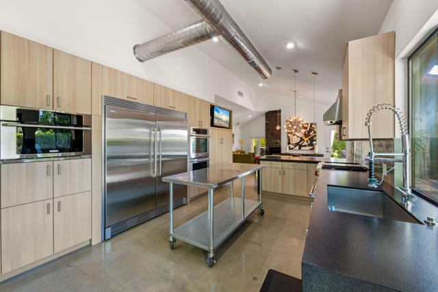 24 Calle Ardilla, Rancho Mirage CA: https://media.crmls.org/mediaz/64803e05-3a04-4789-aa6b-01c58996b414.jpg