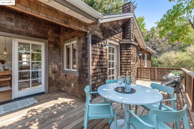 3176 Jordan Rd, Oakland CA: https://media.crmls.org/mediaz/64807bce-56a6-4d07-a4aa-cd7cee29f922.jpg