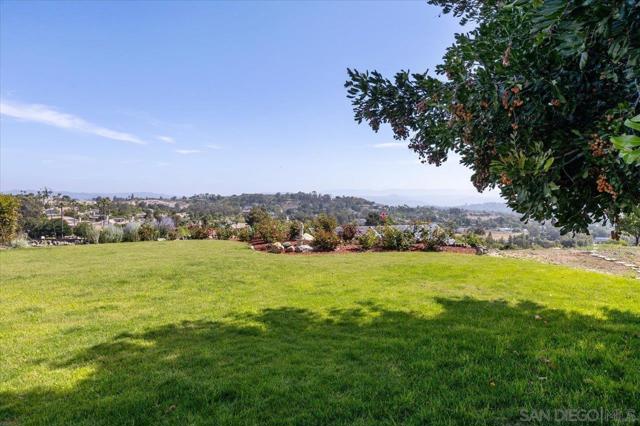 1373 Stoneridge Circle, Escondido CA: https://media.crmls.org/mediaz/6480a430-3410-4df9-863e-a4a832764dbe.jpg