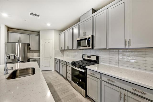 701 Pahl Court, Lincoln CA: https://media.crmls.org/mediaz/64814c35-83e2-4818-a174-c32dd6e34c20.jpg