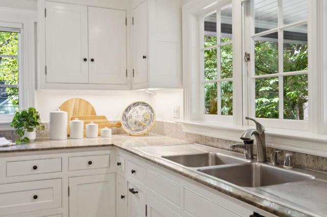 807 Crystal Springs Road, Hillsborough CA: https://media.crmls.org/mediaz/64817495-5bcf-4116-abb8-0baaa8e072e8.jpg