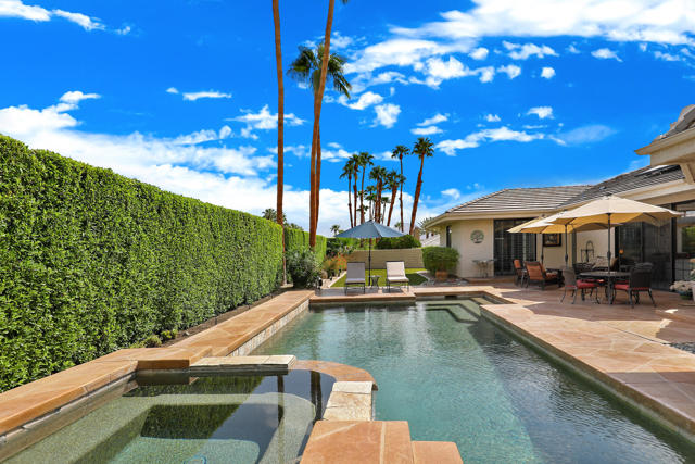 72550 Greenbriar Lane, Palm Desert CA: https://media.crmls.org/mediaz/64829ff3-0743-4afb-99ff-3f63132504dc.jpg