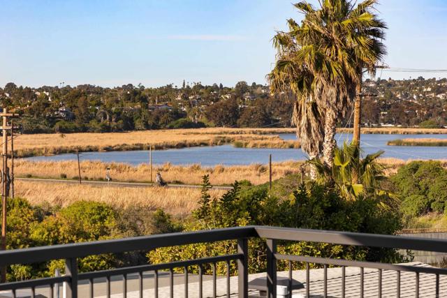 Detail Gallery Image 35 of 60 For 270 Normandy Ln, Carlsbad,  CA 92008 - 4 Beds | 4/1 Baths