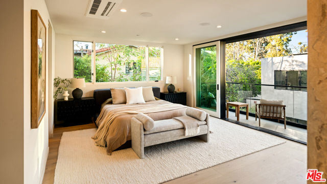 615 23rd Street, Santa Monica CA: https://media.crmls.org/mediaz/6482de3c-4d29-4370-af02-1f4dd94177f0.jpg