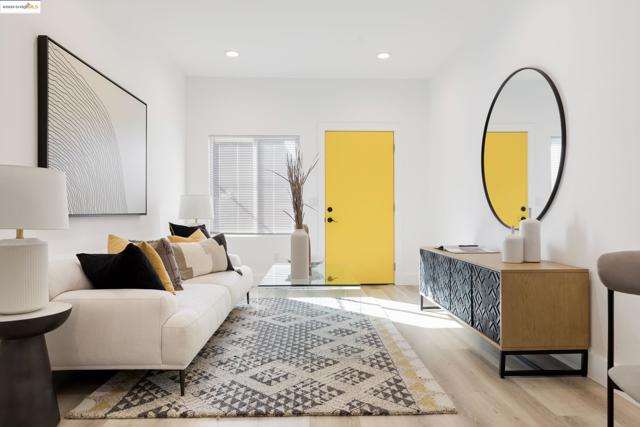 1026 43rd St, Emeryville CA: https://media.crmls.org/mediaz/6482e6ef-de35-4fac-a5c7-5a83765b4ee6.jpg