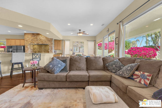 41728 Via Treviso, Palm Desert CA: https://media.crmls.org/mediaz/6483d1c3-faf7-489f-8430-29846e79ff91.jpg