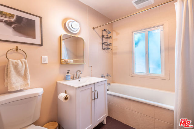 1207 Poinsettia Drive, West Hollywood CA: https://media.crmls.org/mediaz/6483f18e-ce98-4cb8-856f-4dacb79038b5.jpg