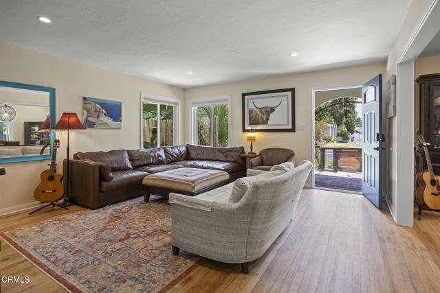 301 Park Road, Ojai CA: https://media.crmls.org/mediaz/6483f61e-68d6-435c-bf13-bb8308e01889.jpg