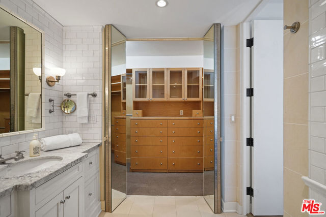 1100 Alta Loma Road, West Hollywood CA: https://media.crmls.org/mediaz/6483fb15-185a-428f-9ef6-03f7774aa1e3.jpg