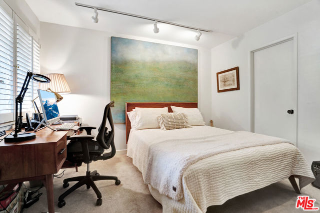 30612 Sicomoro Drive, Malibu CA: https://media.crmls.org/mediaz/64840d8e-5fd8-4deb-b320-a99134f7f401.jpg