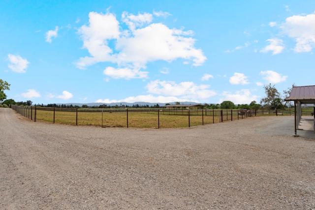 804 Comstock Road, Hollister CA: https://media.crmls.org/mediaz/64844498-0aaf-4e29-aa41-b308af94e7ad.jpg