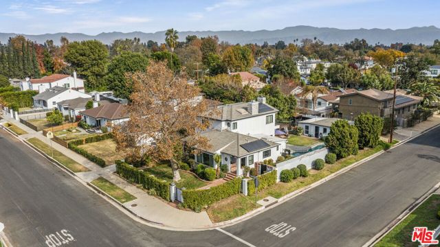 5002 Sunnyslope Avenue photo 2