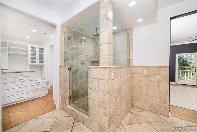 5 Rolling View Lane, Fallbrook CA: https://media.crmls.org/mediaz/6484dafb-f28f-410e-8272-791e4d1f5cca.jpg