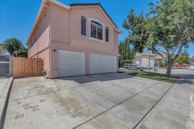 2161 Teakwood Court, Hollister CA: https://media.crmls.org/mediaz/64856910-6116-48af-9589-ea5a9c7a2f96.jpg