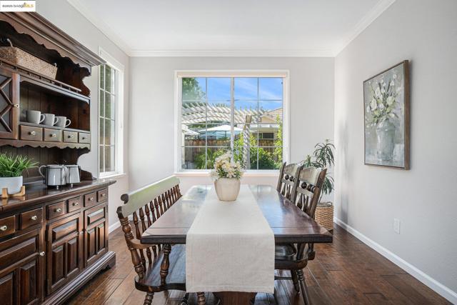 1139 Jordan Ct, Brentwood CA: https://media.crmls.org/mediaz/648580b2-c885-4d72-ba77-67a96e82d8e6.jpg