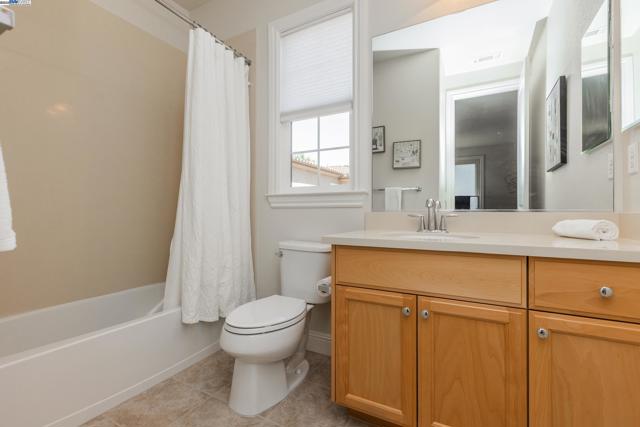 3422 Cinnamon Ridge Rd, San Ramon CA: https://media.crmls.org/mediaz/648624f0-80a8-4045-bb80-905e772eb3ce.jpg