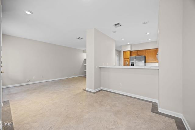 273 Camino Toluca, Camarillo CA: https://media.crmls.org/mediaz/6486f98a-919c-4a5d-b9c3-37cfbe845525.jpg