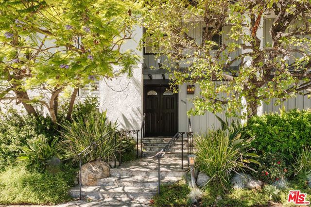 17273 Avenida De La Herradura, Pacific Palisades CA: https://media.crmls.org/mediaz/64871854-575b-429f-aa01-4678844cd91f.jpg