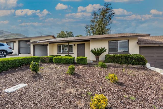 33115 Evergreen St, Lake Elsinore CA: https://media.crmls.org/mediaz/64872735-4b38-499c-bff1-d3fdd74bc0c5.jpg