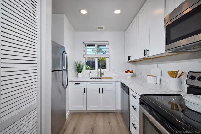 800 Encinitas Blvd, Encinitas CA: https://media.crmls.org/mediaz/64877cb9-2745-4493-b332-8b8e659a8ff8.jpg