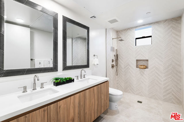 3657 1/2 Regal Place, Los Angeles CA: https://media.crmls.org/mediaz/64879b7f-12ec-42fd-aa0f-42f4080d7aca.jpg