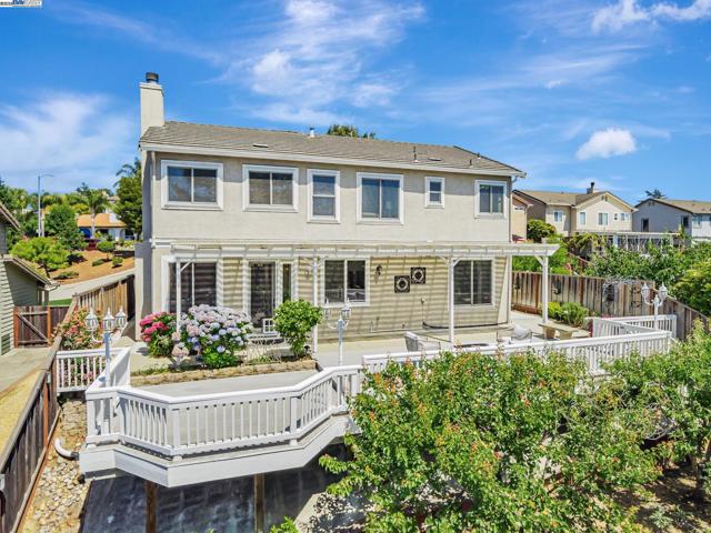 4069 Pergola CT, Castro Valley CA: https://media.crmls.org/mediaz/6487ae79-a705-42ef-95ac-3c8a49b2fd07.jpg