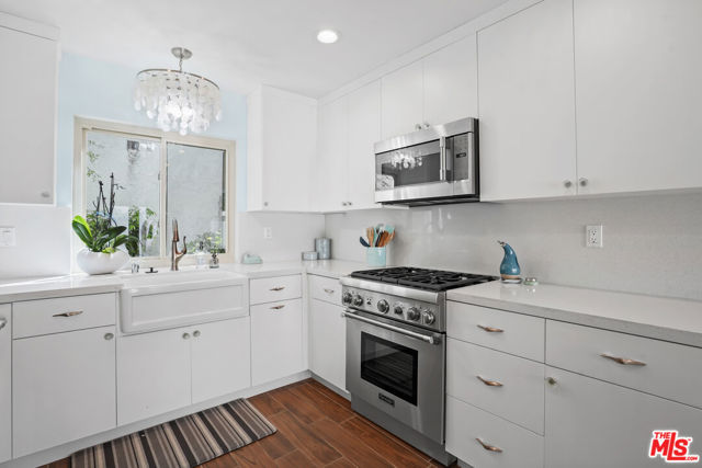 6505 Dume Drive, Malibu CA: https://media.crmls.org/mediaz/648854a1-367b-42f2-8866-de9ae2dbd047.jpg