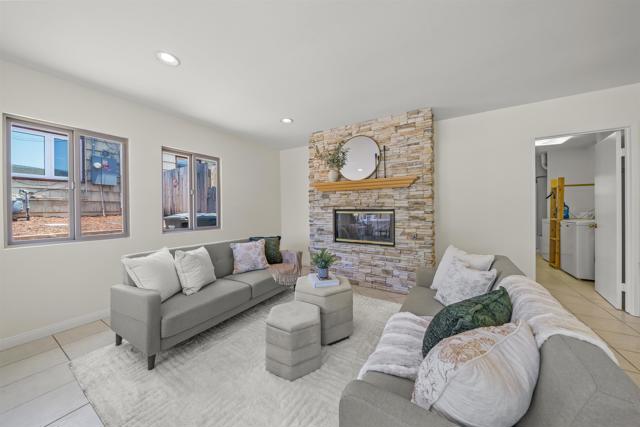 1333 Clove St, El Cajon CA: https://media.crmls.org/mediaz/6488bba3-5ac5-4c0e-b4b2-dc358a7a9c9c.jpg