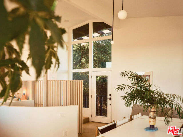 21960 Cereza Way, Topanga CA: https://media.crmls.org/mediaz/64890127-166c-452b-93e3-d5f11660dc49.jpg