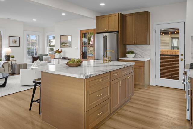 1091 Lincoln Ave, San Diego CA: https://media.crmls.org/mediaz/64890169-3916-4535-97be-df836b5f2fc0.jpg