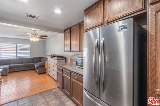 2104 El Domingo Circle, Lancaster CA: https://media.crmls.org/mediaz/64893a1a-e15b-4b00-988e-84e6c7d93586.jpg
