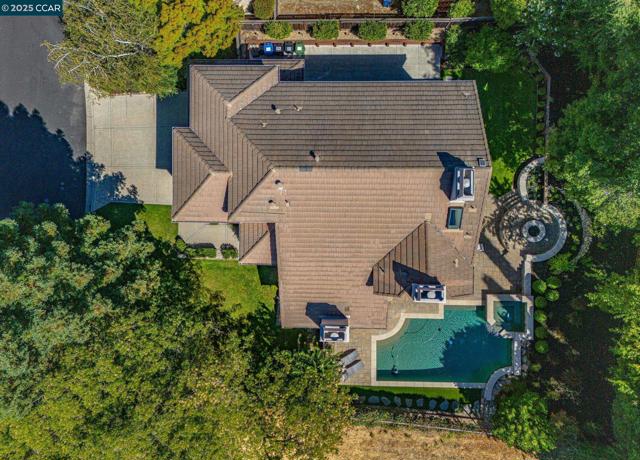 47 Kentfield Ct, Alamo CA: https://media.crmls.org/mediaz/64895800-8afa-4311-b0ce-842f57f5f50f.jpg