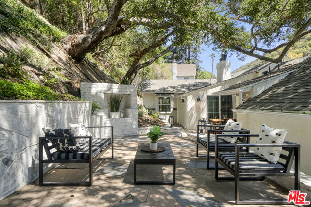 1831 Benedict Canyon Drive, Beverly Hills CA: https://media.crmls.org/mediaz/64898aaf-1eff-4be8-a356-ef1a29b4afd1.jpg