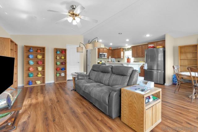 1285 E Washington, El Cajon CA: https://media.crmls.org/mediaz/6489a21a-16e8-4893-908b-278dac246f84.jpg