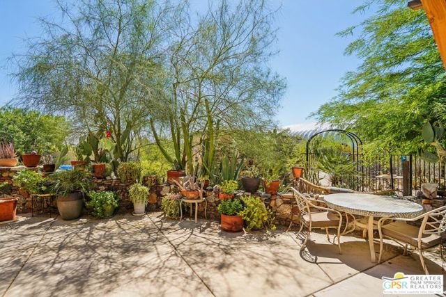 22950 Henry Road, Desert Hot Springs CA: https://media.crmls.org/mediaz/6489be81-8dbb-4210-afee-69a2a92facf3.jpg