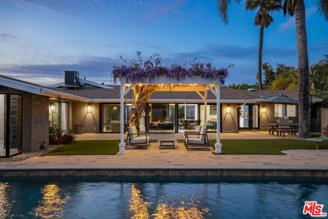 8400 Mulholland Drive, Los Angeles CA: https://media.crmls.org/mediaz/648a0711-ea0e-4272-beca-edb44e325236.jpg