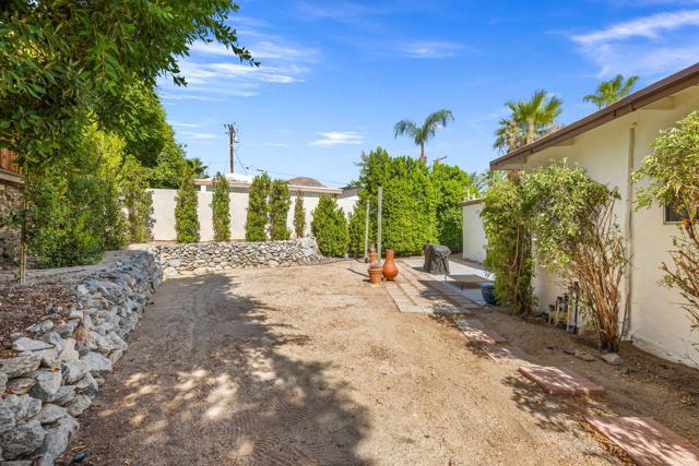 68079 Vista Del Valle, Cathedral City CA: https://media.crmls.org/mediaz/648a2be7-ebf0-413e-a989-3a142be45fe5.jpg