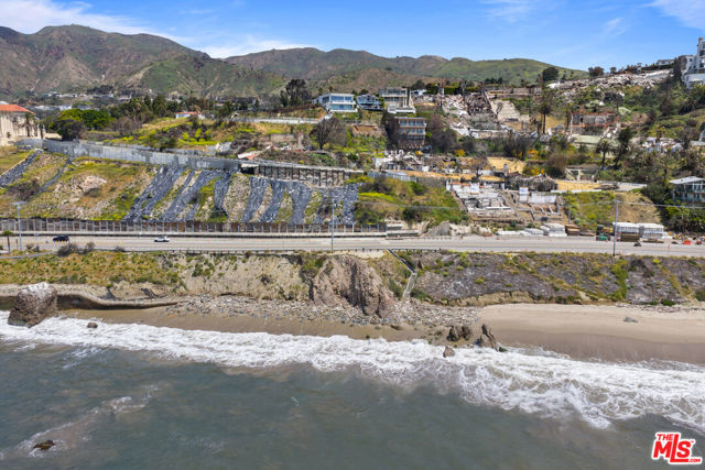 17900 Porto Marina Way, Pacific Palisades CA: https://media.crmls.org/mediaz/648a5ae8-dbea-4eb9-9f98-e2915675e202.jpg