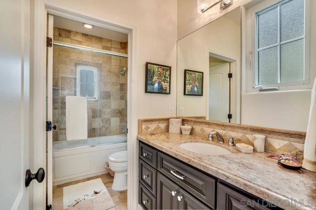 265 Sanford Street, Encinitas CA: https://media.crmls.org/mediaz/648a6e00-1e5a-43a0-817d-ec4a1b22c538.jpg