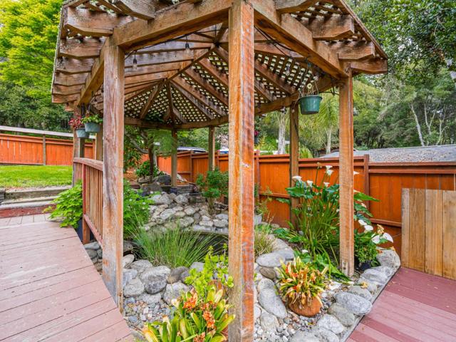3040 Pacific Heights Drive, Aptos CA: https://media.crmls.org/mediaz/648a7cc2-bfa3-4123-8e26-8a704a3b7c4b.jpg