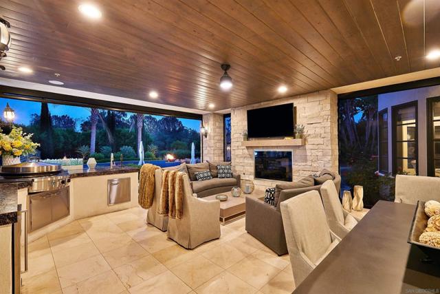 18092 Lago Vista, Rancho Santa Fe CA: https://media.crmls.org/mediaz/648b7ca8-a70c-44b9-b719-5219179ea65b.jpg