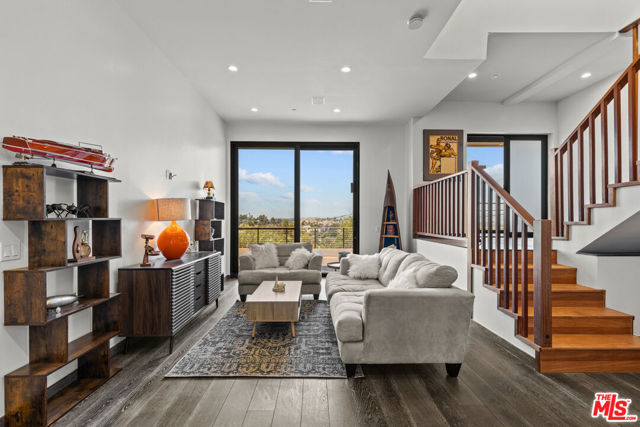 4671 Bedel Street, Woodland Hills CA: https://media.crmls.org/mediaz/648bd0c5-4e42-4f79-8426-be7f98691ceb.jpg