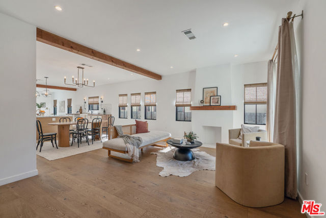 1280 S Sycamore Avenue, Los Angeles CA: https://media.crmls.org/mediaz/648c1274-b764-453a-8360-db6d692458b7.jpg