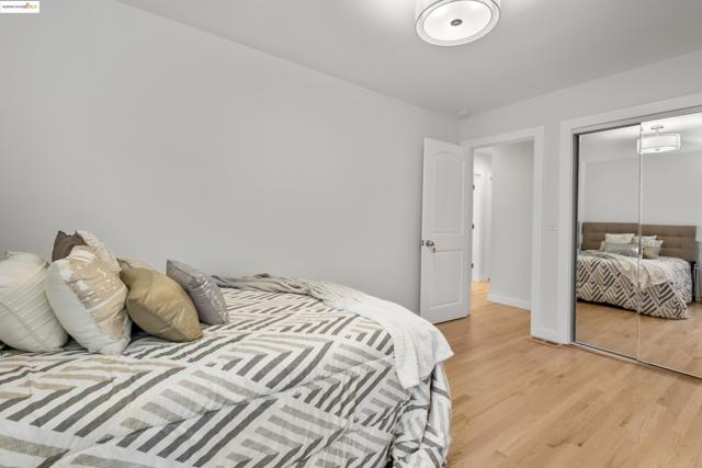 6537 Aitken Dr, Oakland CA: https://media.crmls.org/mediaz/648caeac-8653-43d3-bd90-3b546c6d7760.jpg
