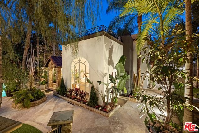 2276 La Granada Drive, Los Angeles CA: https://media.crmls.org/mediaz/648cb33f-3048-470b-86c9-ec4765201512.jpg